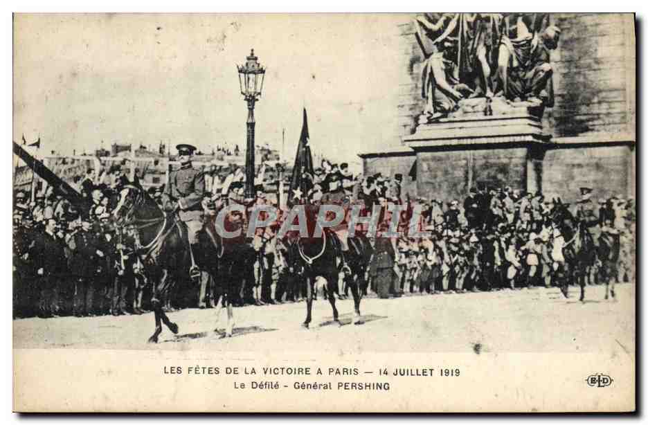 CPA Militaria Fetes de la Victoire 14 juillet 1919 Le defile General Pershing