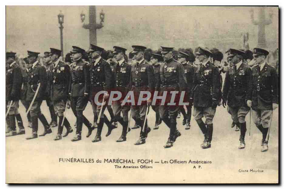 CPA Militaria Funerailles du marechal Foch Les officiers americains 