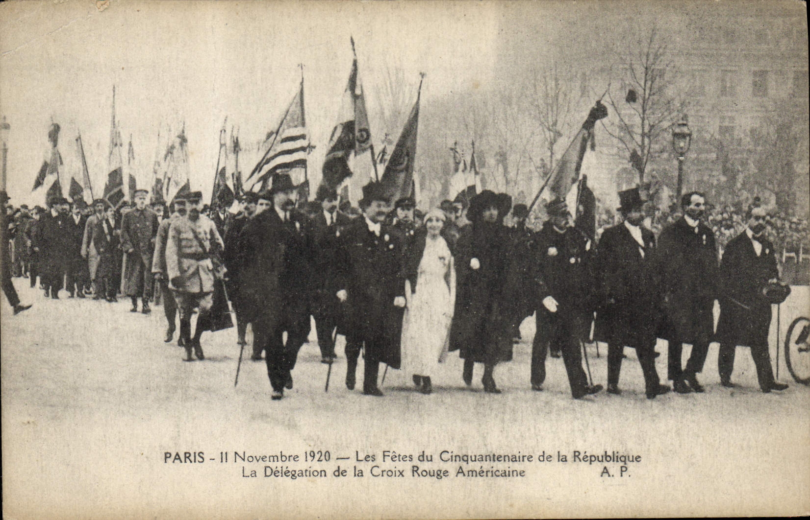 CPA Militaria 11 novembre 1920 Les fetes du cinquantenaire de la Republique La delegation de la Croix Rouge americaine