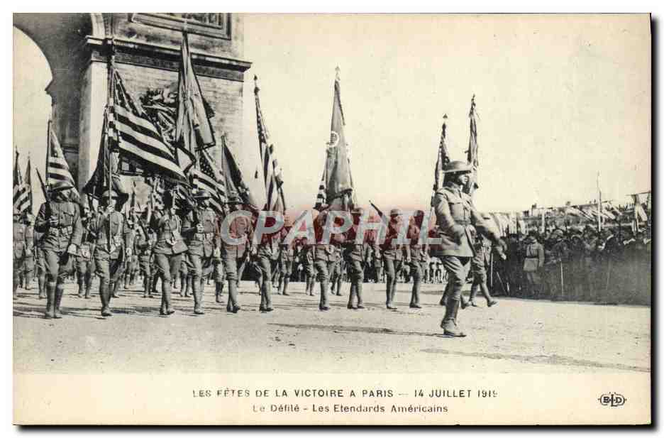 CPA Militaria Fetes de la Victoire 14 juillet 1919 Le defile Les etendards americains