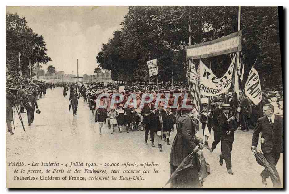 CPA Militaria Paris Les Tuileries 4 juillet 1920 Orphelins acclament les Etats Uniq