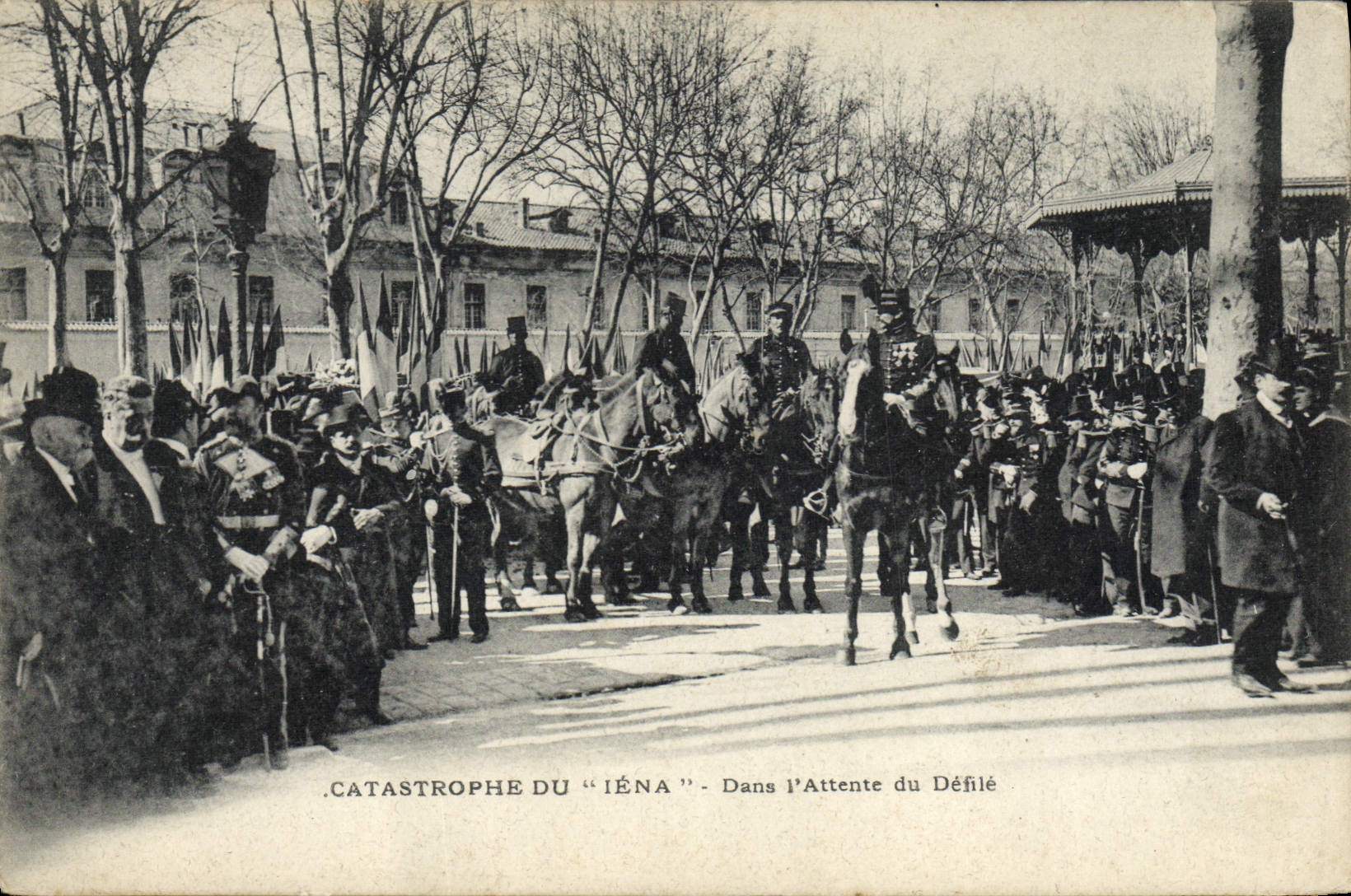 Catástrofe del "Iéna" — En Espera del Desfile — Atelier de Fototipia Guende, Marvejille