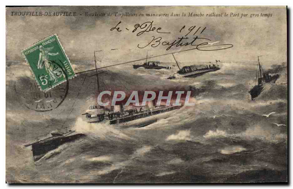 CPA Bateau Guerre Trouville Deauville Escadrille de torpilleurs manoeuvres dans la Manche ralliant le port 