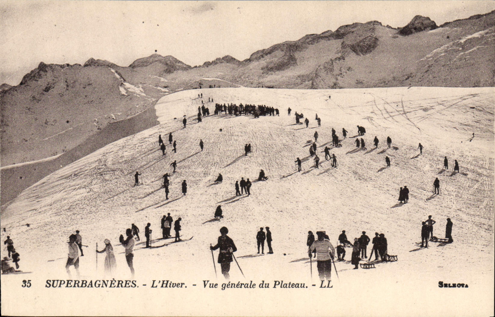 CPA Sports d'hiver Ski Superbagneres L'hiver Vue generale du plateau