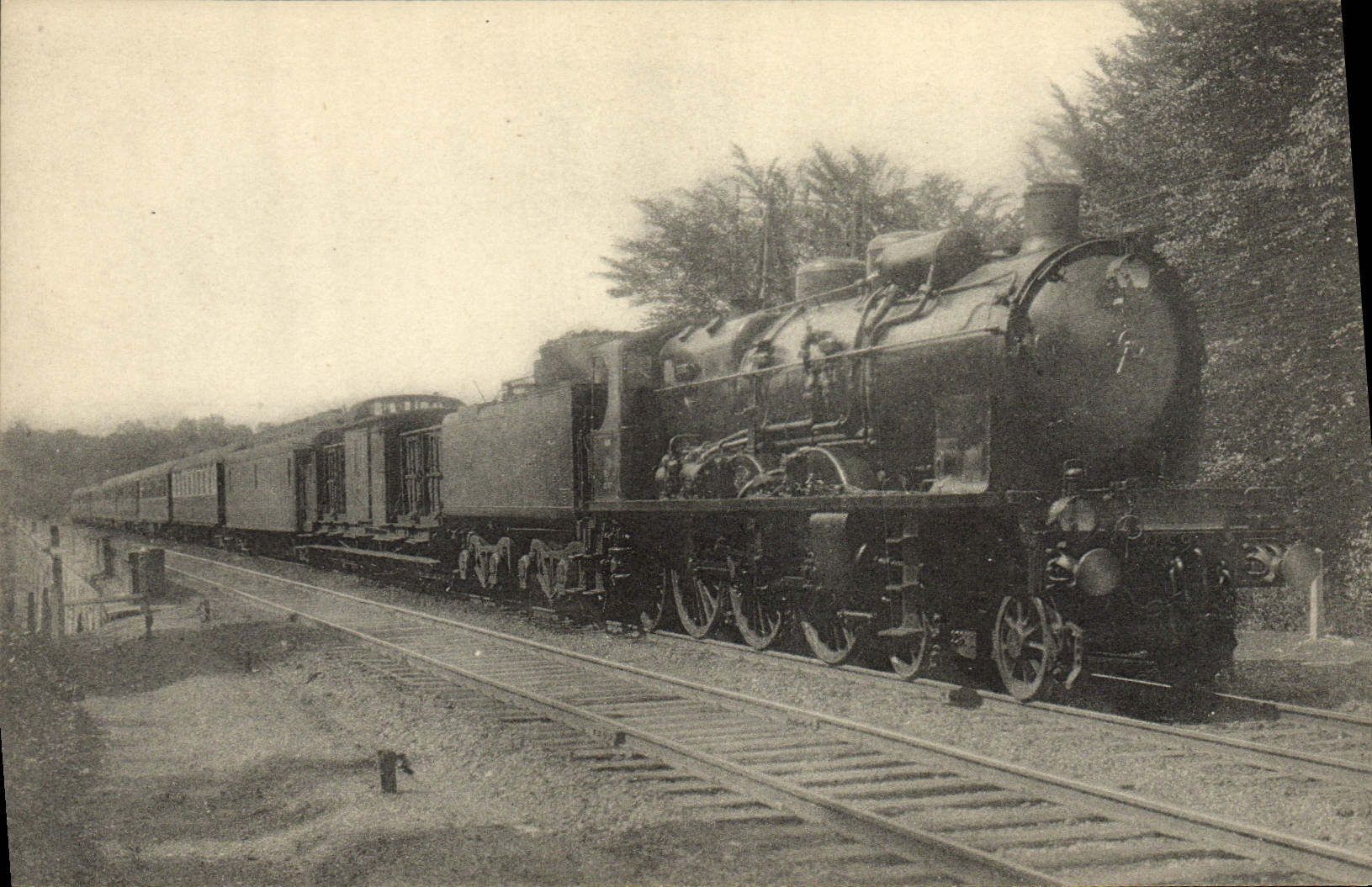 CPA Train Locomotive Reseau du Nord Un train rapide au viaduc de Chantilly Machine Pacific 3 1159