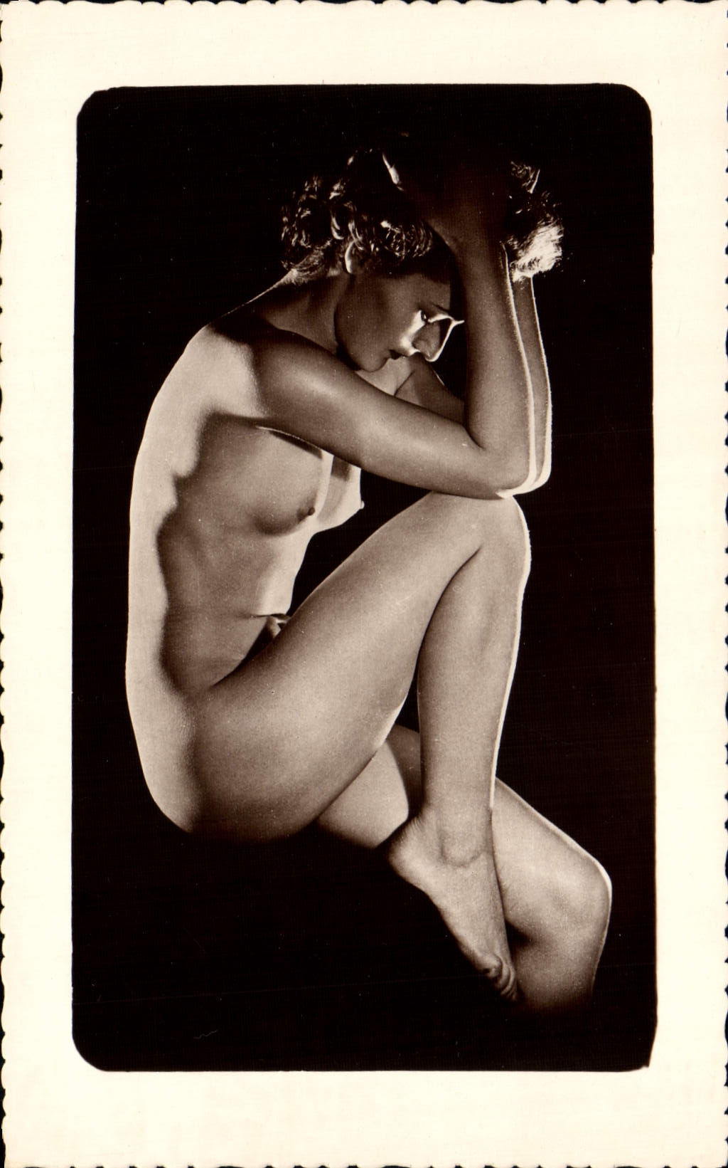 Nudità femminile — posa introspettiva — Éditions de Luxe, Parigi, n° 548 8