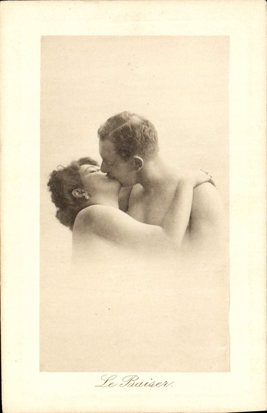 Le Baiser — Photographie de couple enlacé — Le Baiser.