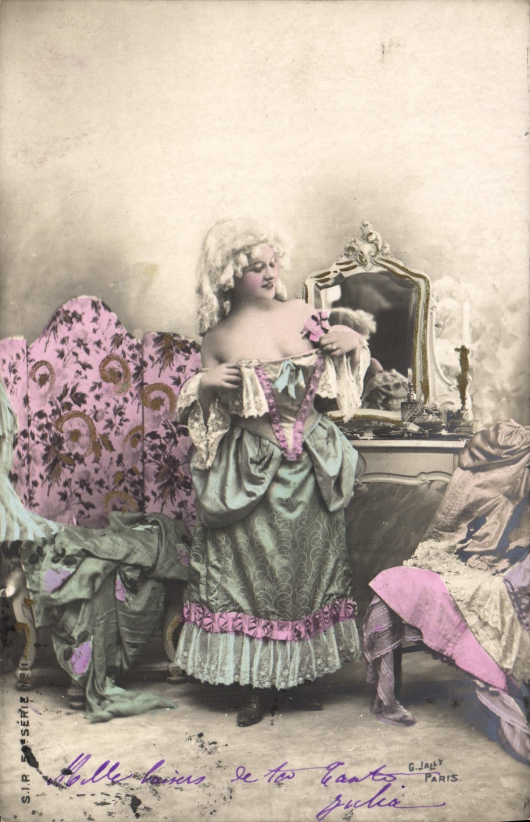 Femme en costume de cour — G. JALLY PARIS — S.I.R. SÉRIE N°84
