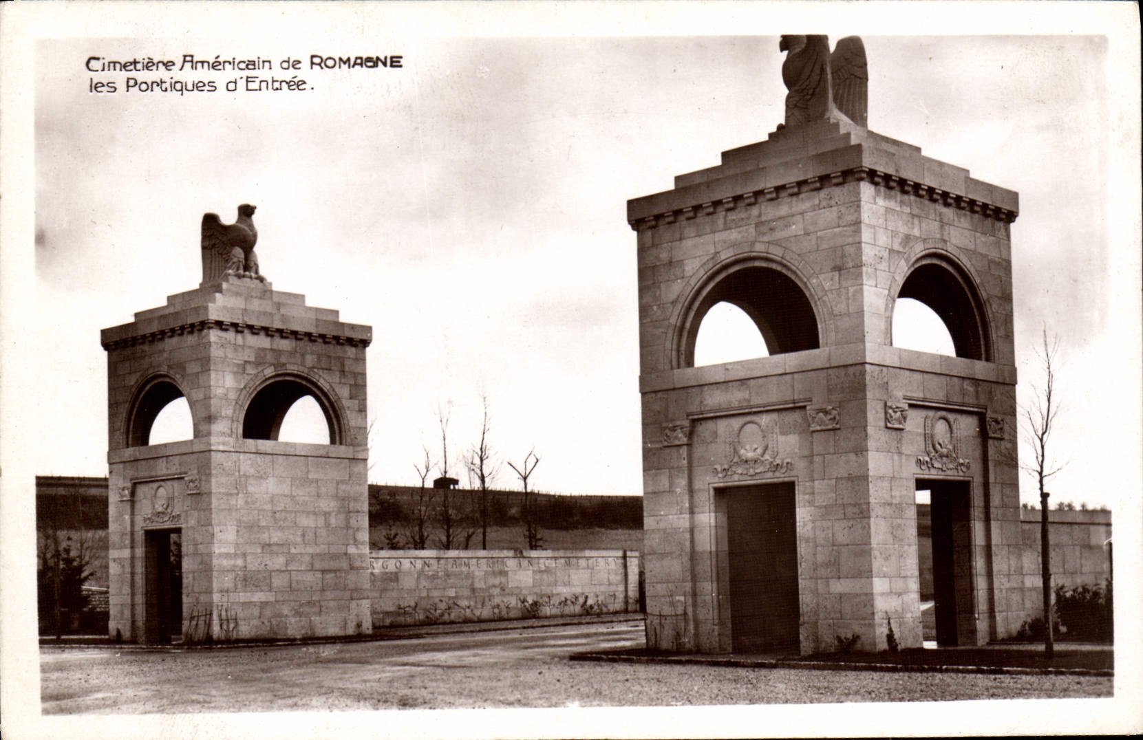 Cimetière Américain de Romagne — les Portiques d'Entrée — Éditeur CPAPHIL, n°4