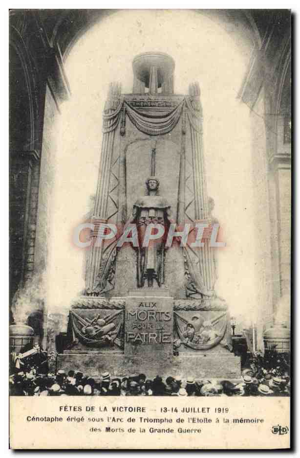 CPA Militaria Fetes de la victoire 14 juillet 1919 Cenotaphe erige sous l'arc de Triomphe de l'etoile a la memoire 