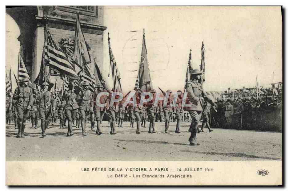 CPA Militaria Fetes de la victoire 14 juillet 1919 Le defile Les etendards americains