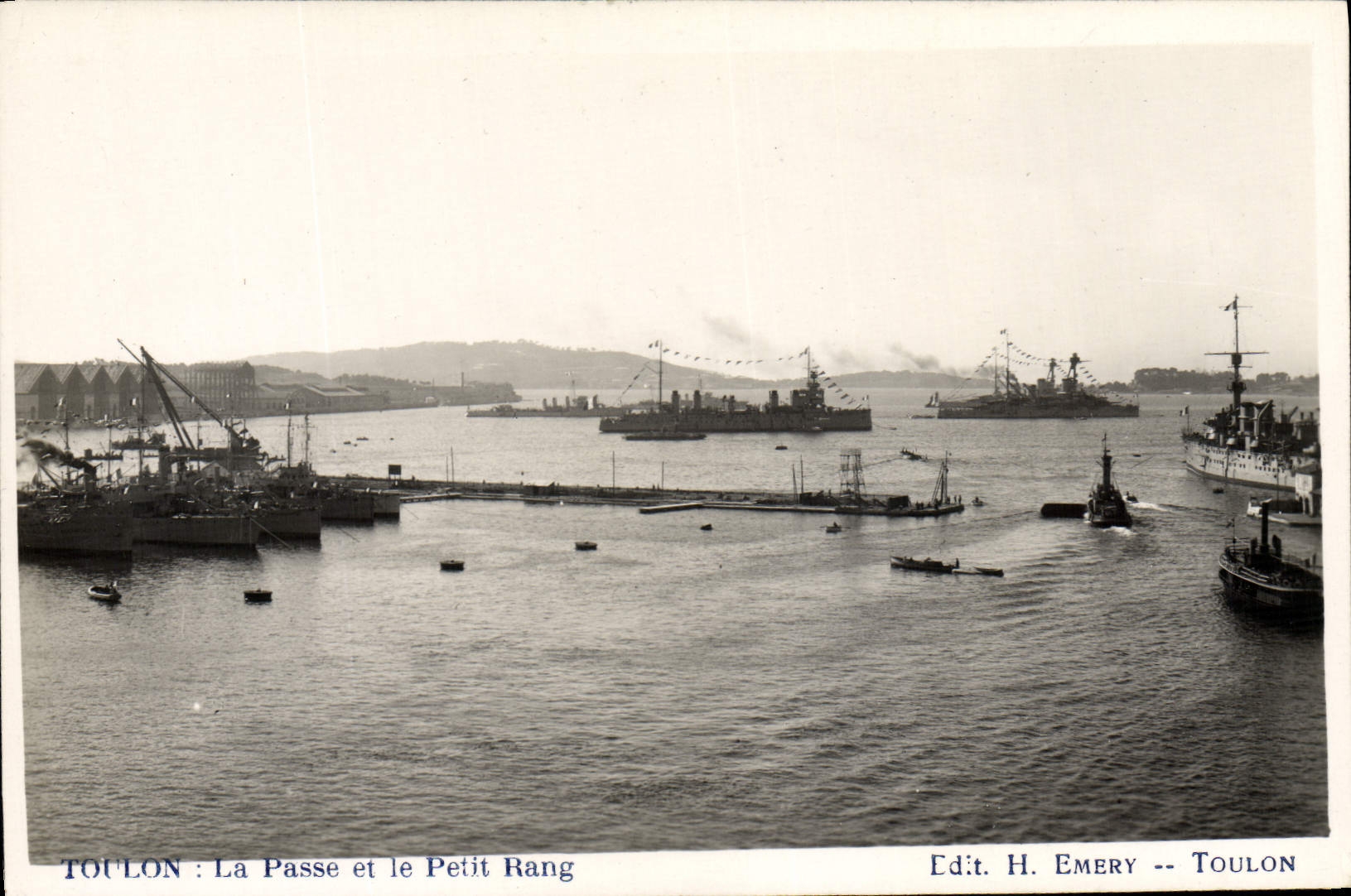 CPA Bateau Guerre Toulon La passe et le petit rang