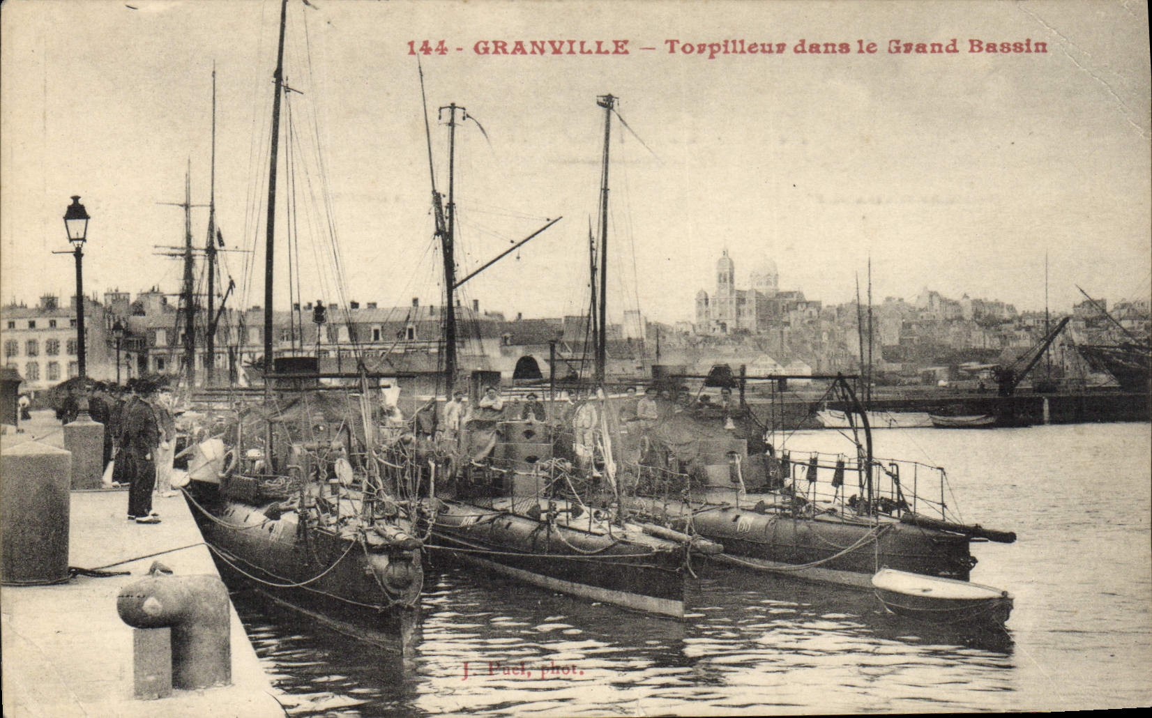 CPA Bateau Guerre Granville Torpilleur dans le grand bassin