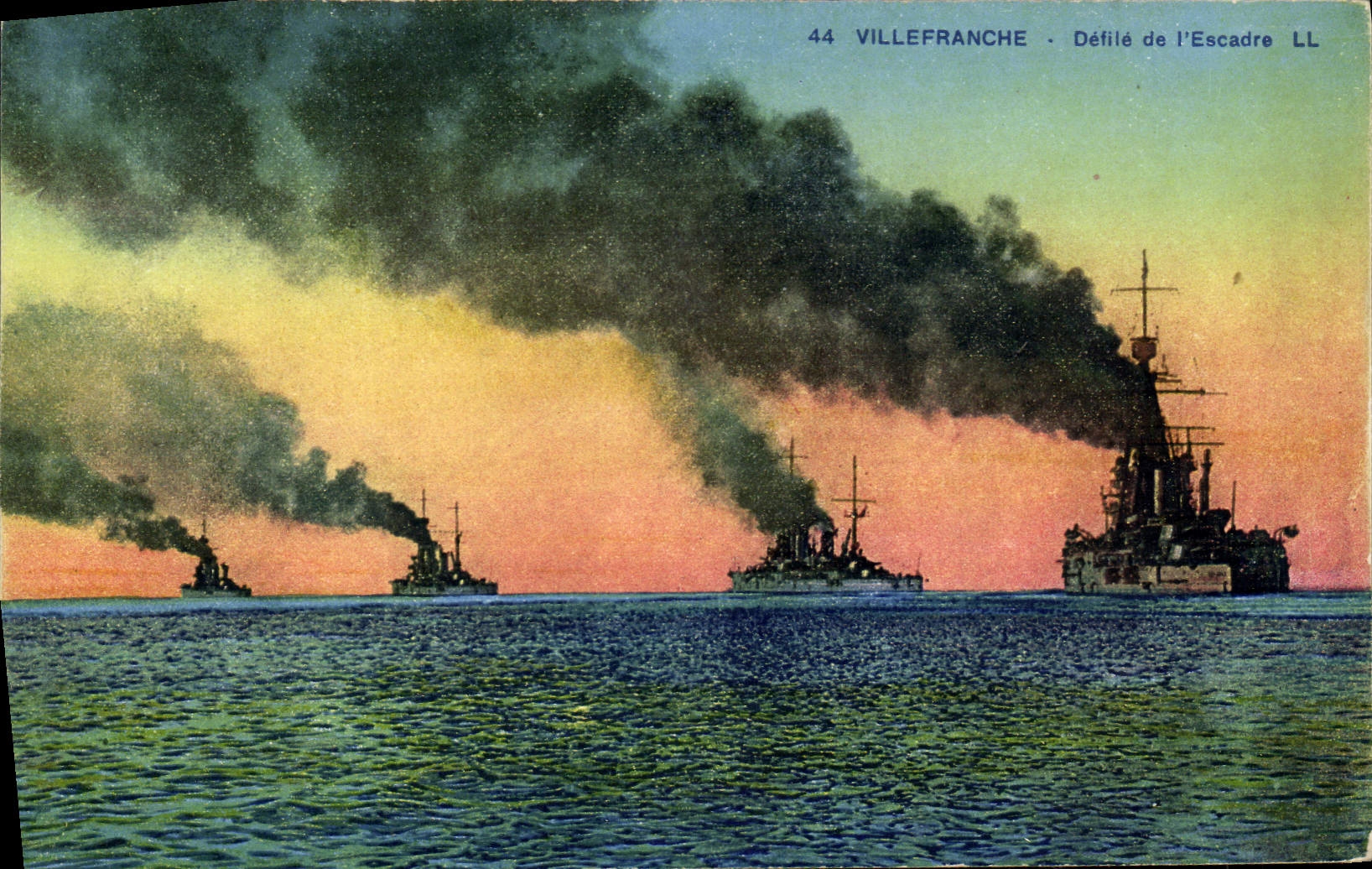 CPA Bateau Guerre Villefranche Defile de l'escadre