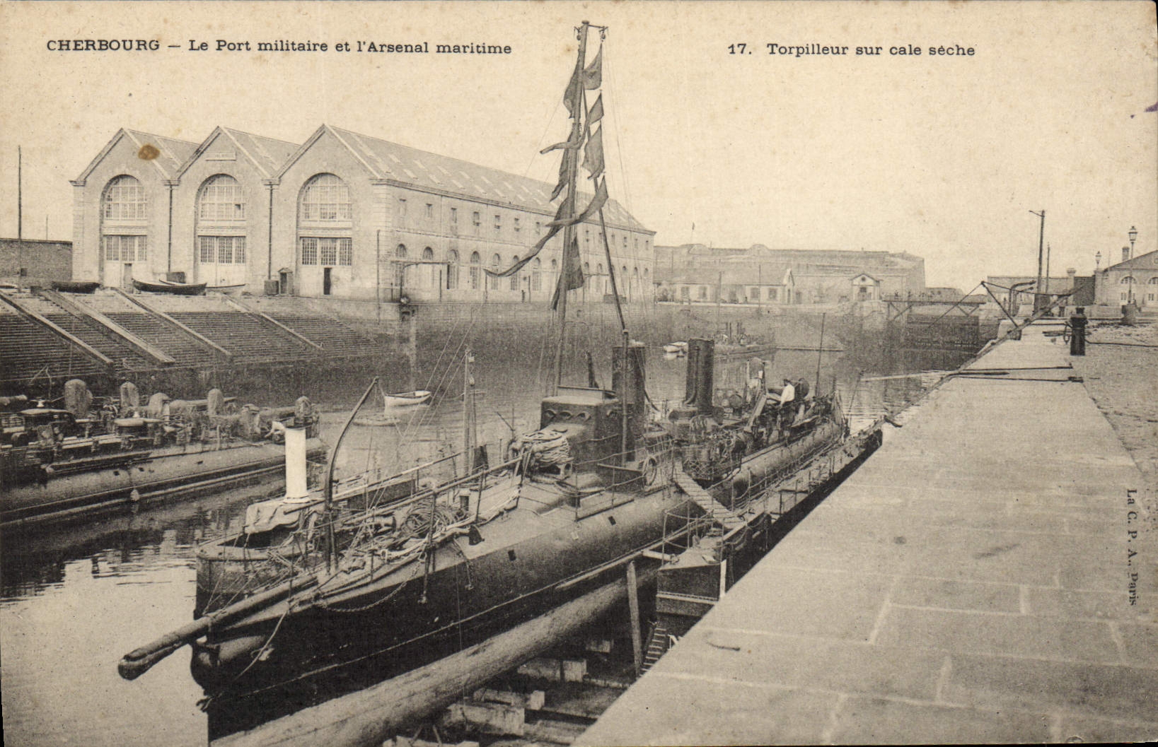 Cherbourg — Le Port militaire et l'Arsenal maritime — La C. P. A. Paris