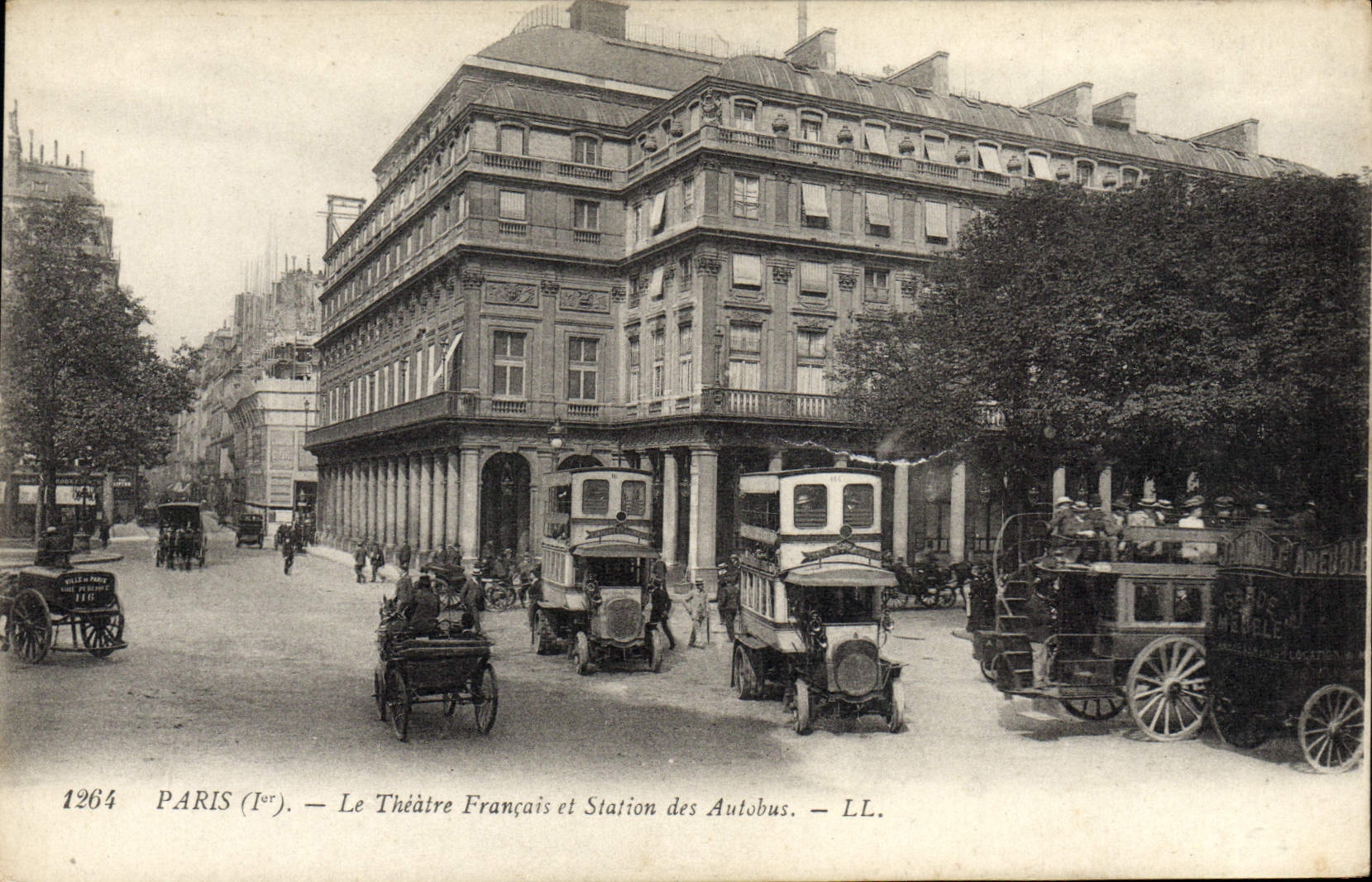 CPA Paris Le Theatre Francais et station des autobus 