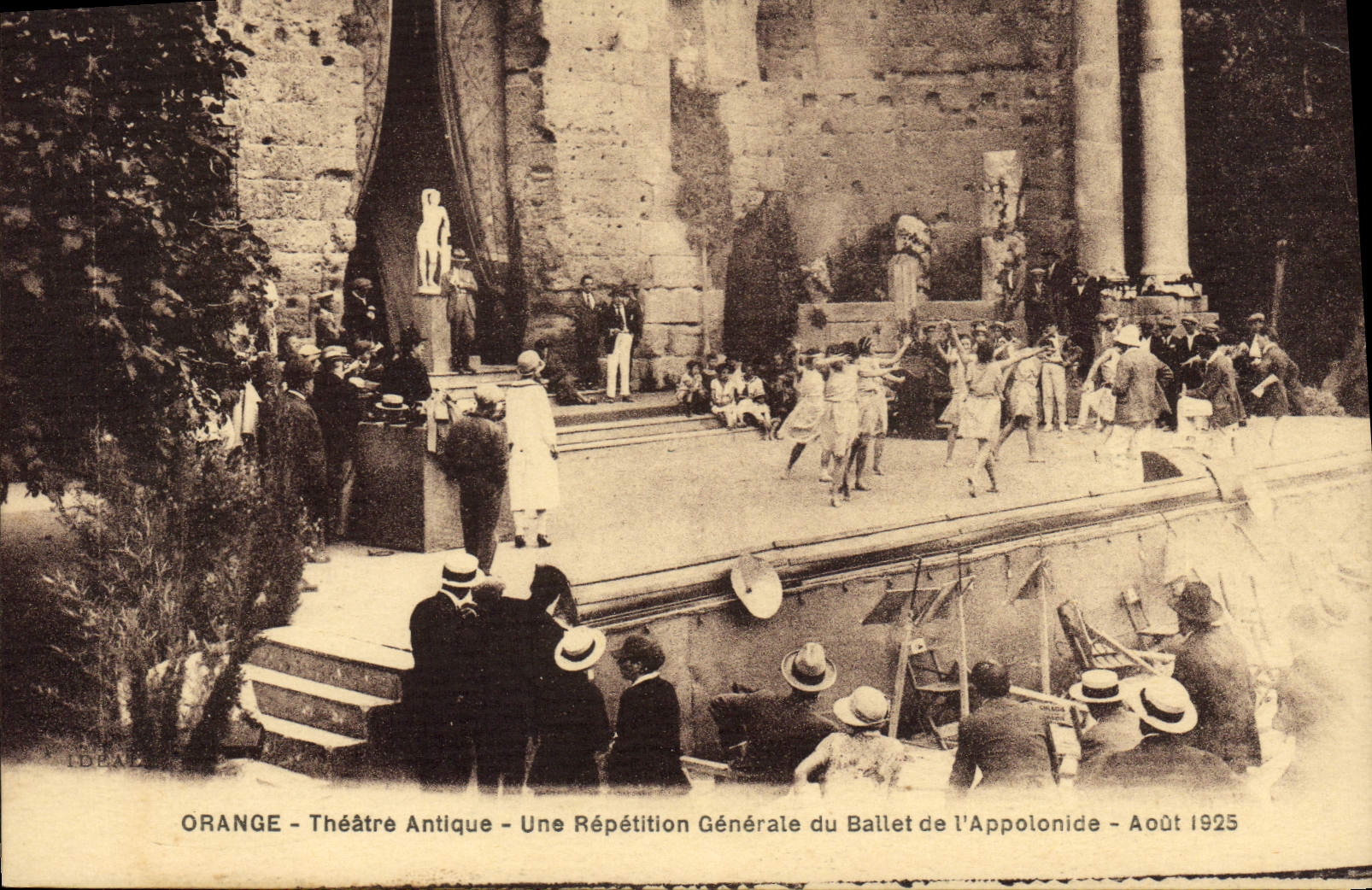 CPA Orange Theatre antique Une repetition generale du ballet de l'Appolonide Aout 1925