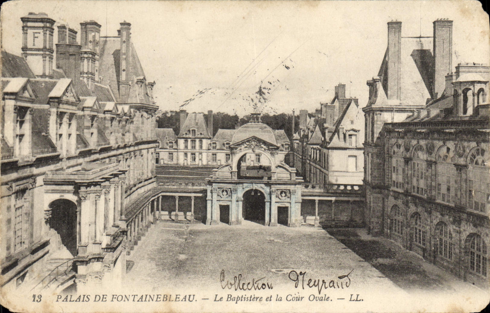 Palais de Fontainebleau — Le Baptistère et la Cour Ovale — Collection Heyrand — LL. — N°13