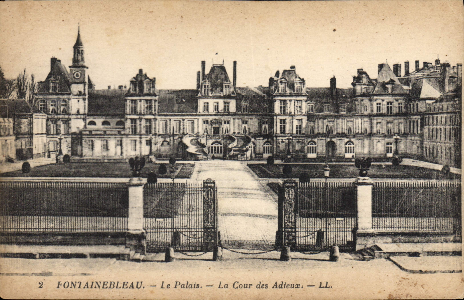 Fontainebleau — El Palacio — La Cour des Adieux — LL. — N°2