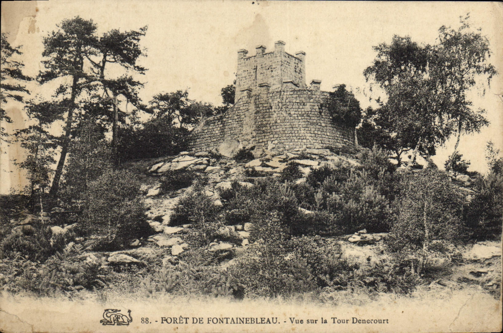 Forêt de Fontainebleau — Vue sur la Tour Denecourt — Éditeur non identifié, n° 88