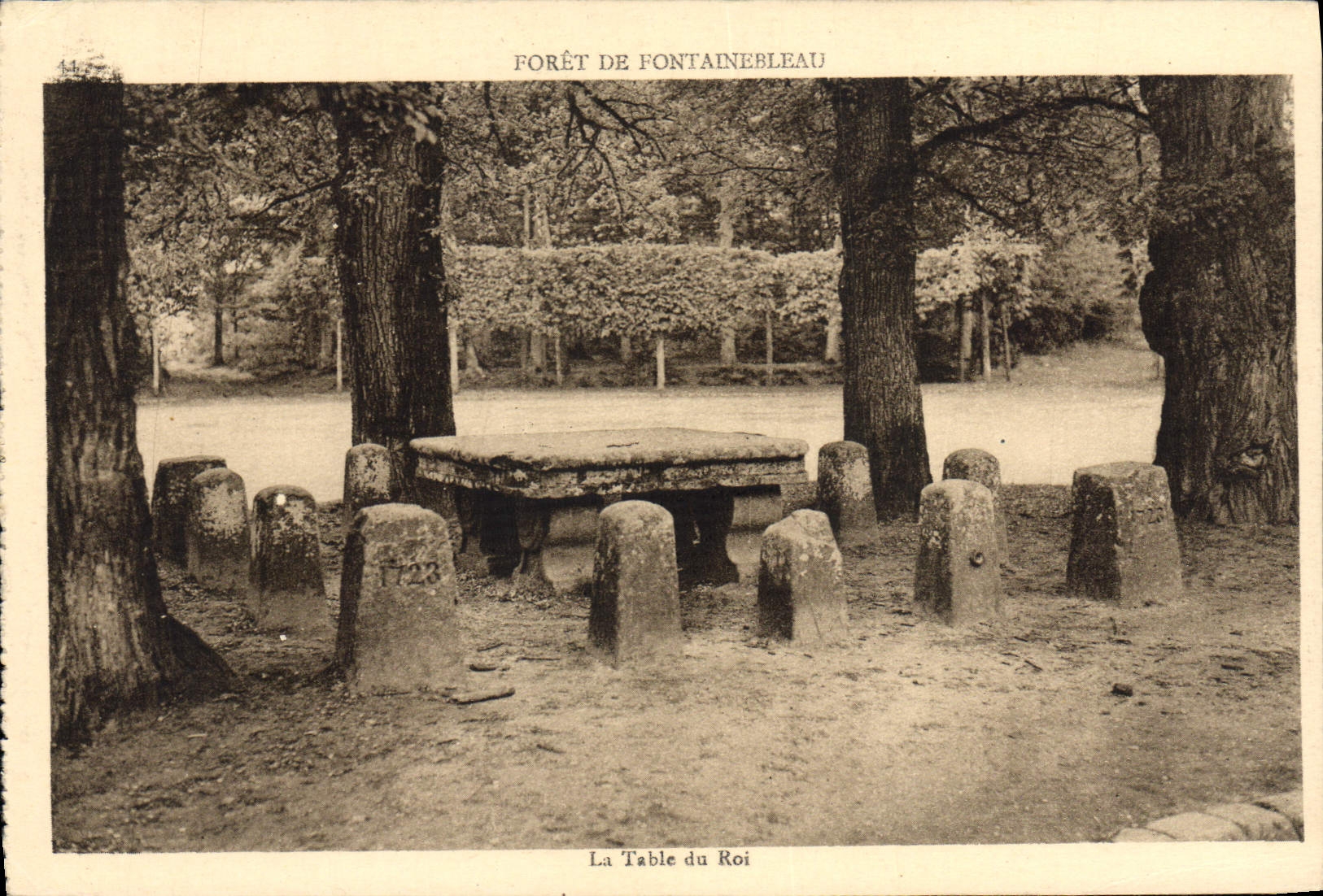 Bosque de Fontainebleau — La Mesa del Rey — E. Papeghin, 24, rue des Petites-Ecuries, París