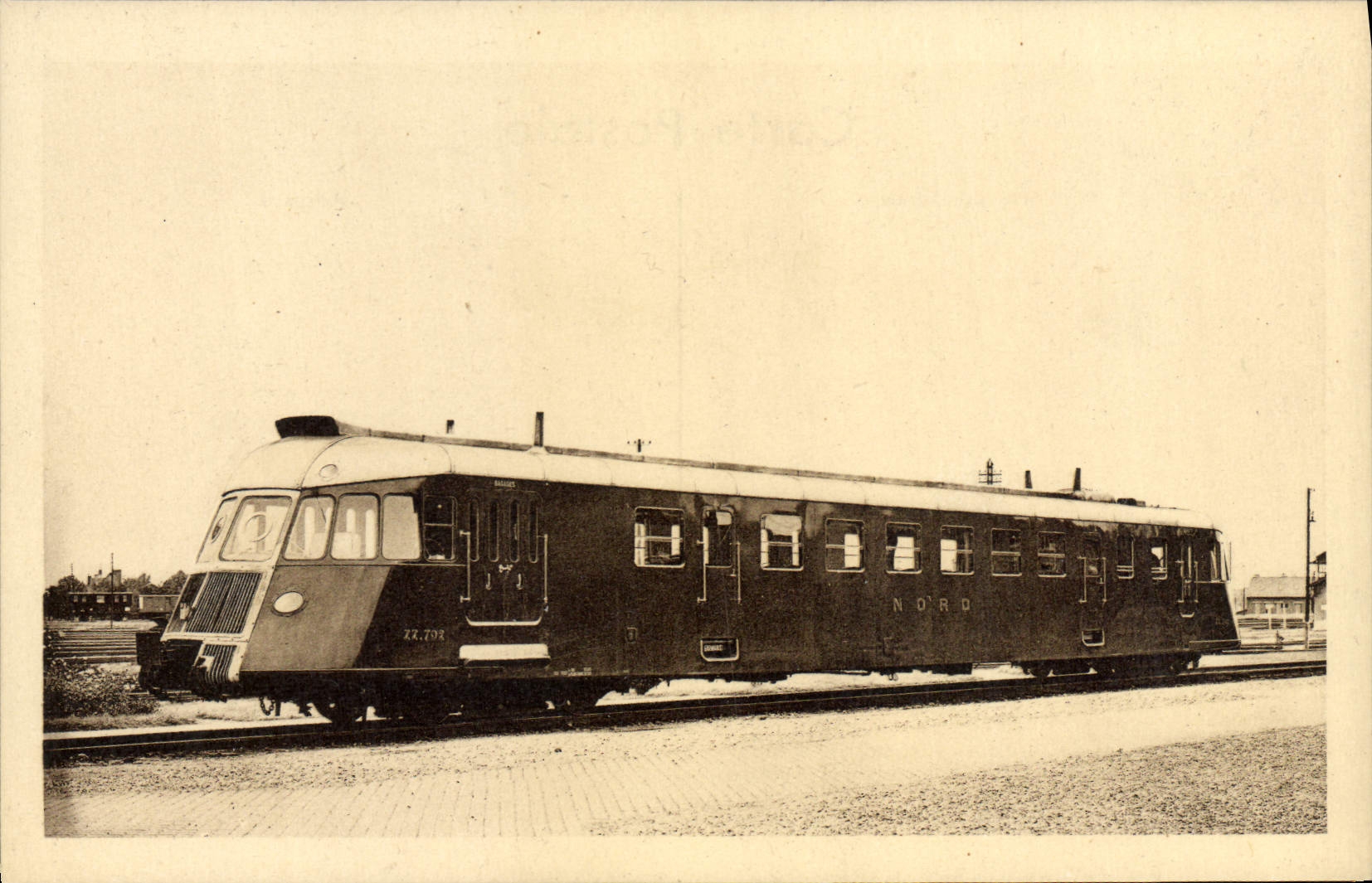 CPA Train Locomotive Chemin de fer du Nord Automotrice Renault 