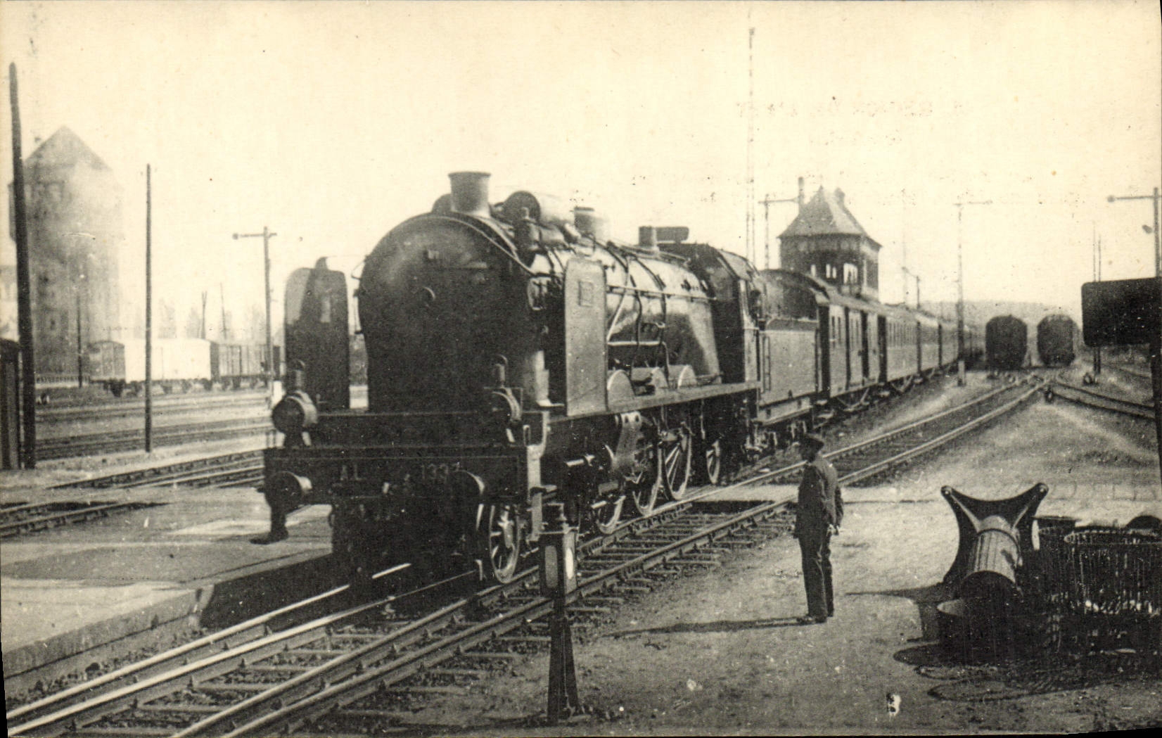 CPA Train Locomotive Region de l'Est La rapide Ostende Bale arrivant en gare de Metz Machine Pacific