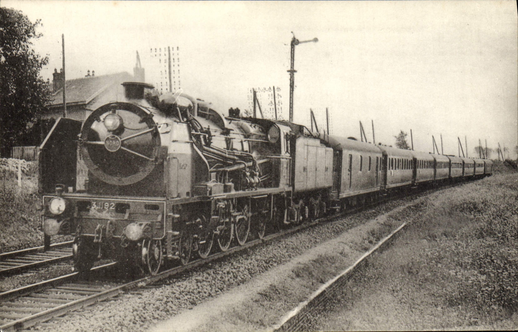 CPA Train Locomotive Region du Nord Un rapide Nord remorque par une Pacific type PO 