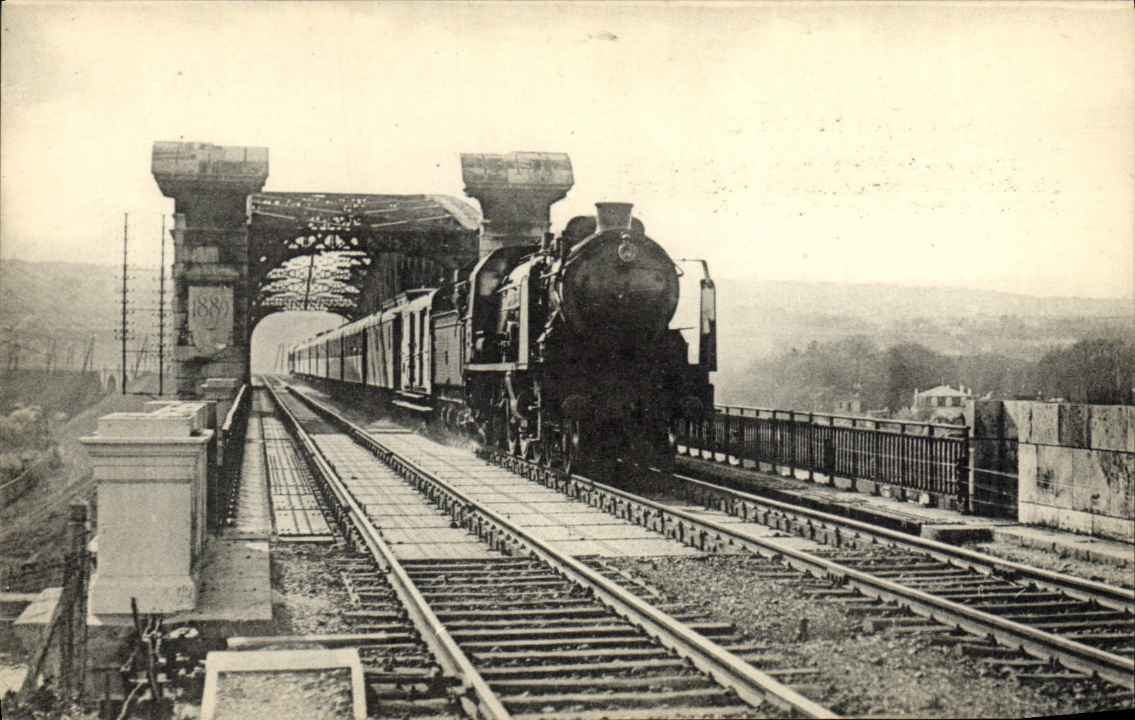 CPA Train Locomotive Region de l'Ouest L'express Le Havre Paris au viaduc de Fin d'Oise pres Maurecourt