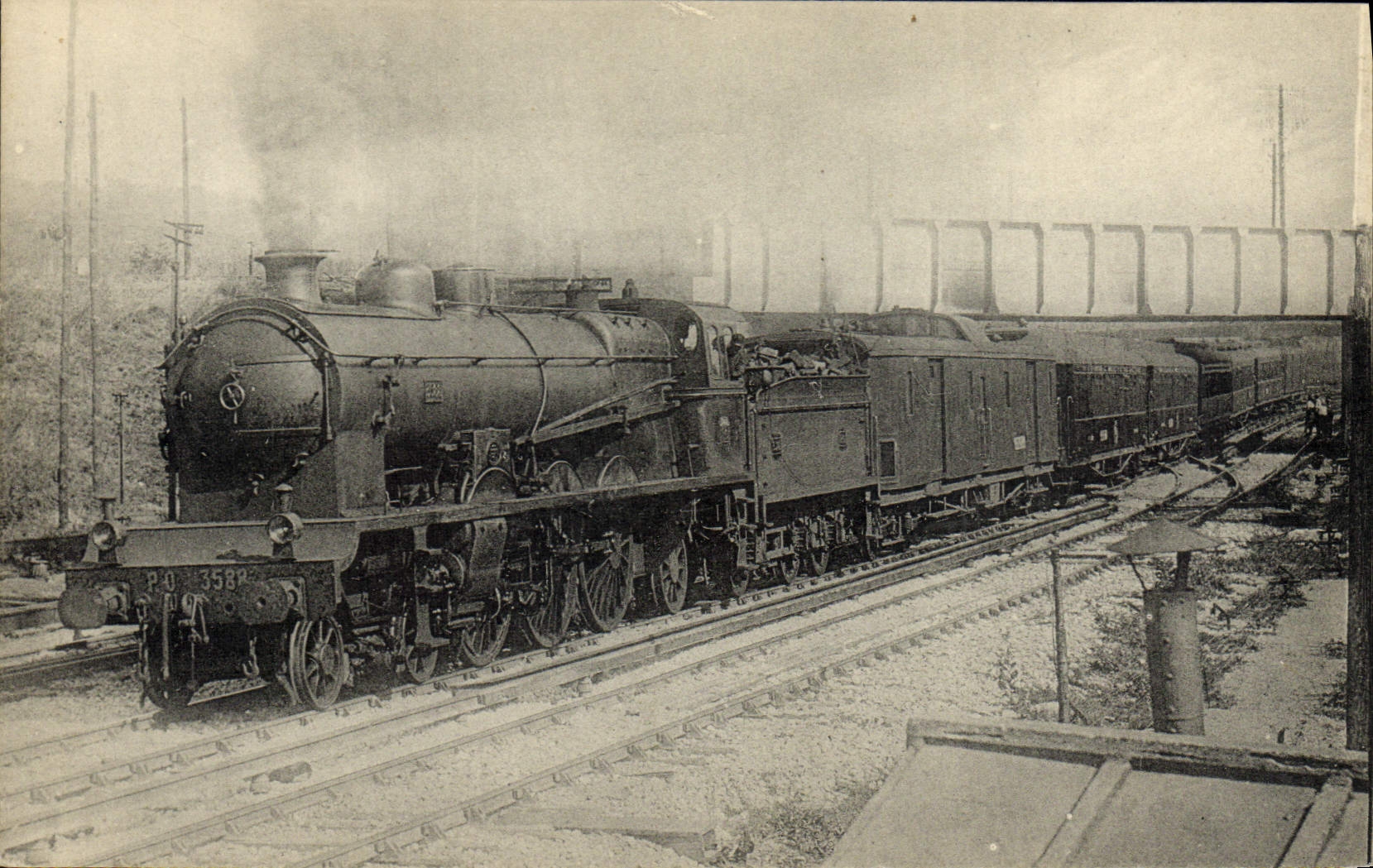CPA Train Locomotive Reseau d'Orleans Le Sud express au saut de mouton de Juvisy