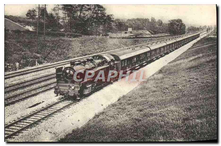 CPA Train Locomotive Region de l'Est Un train de banlieue metallique Machine Tender Mikado 