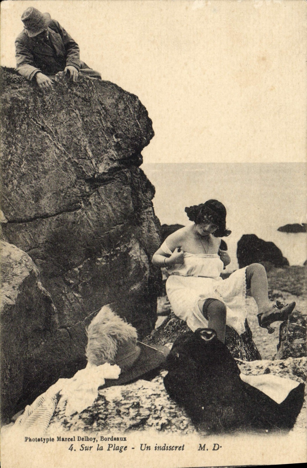 Sur la Plage - Un indiscret — Phototypie Marcel Delbroy, Bordeaux — n°4