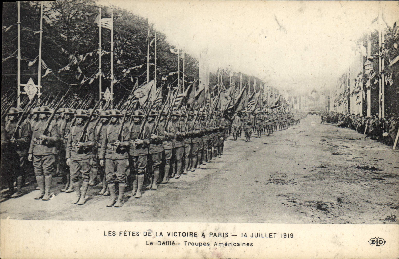 CPA Militaria Fetes de la Victoire 14 juillet 1919 Le defile Troupes americaines