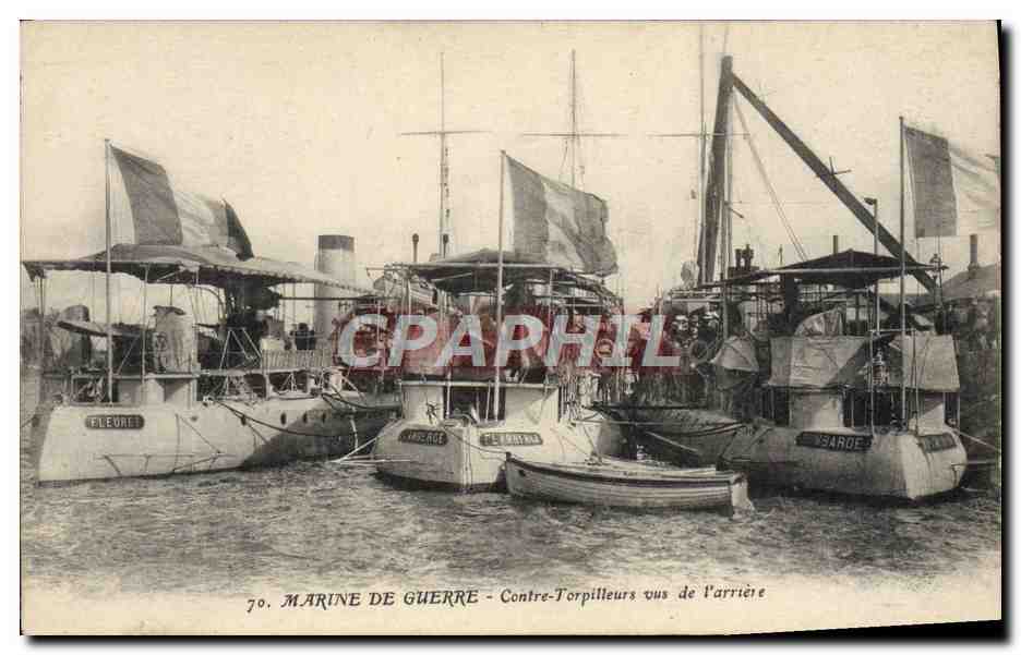 CPA Bateau Guerre Contre torpilleurs vus de l'arriere 