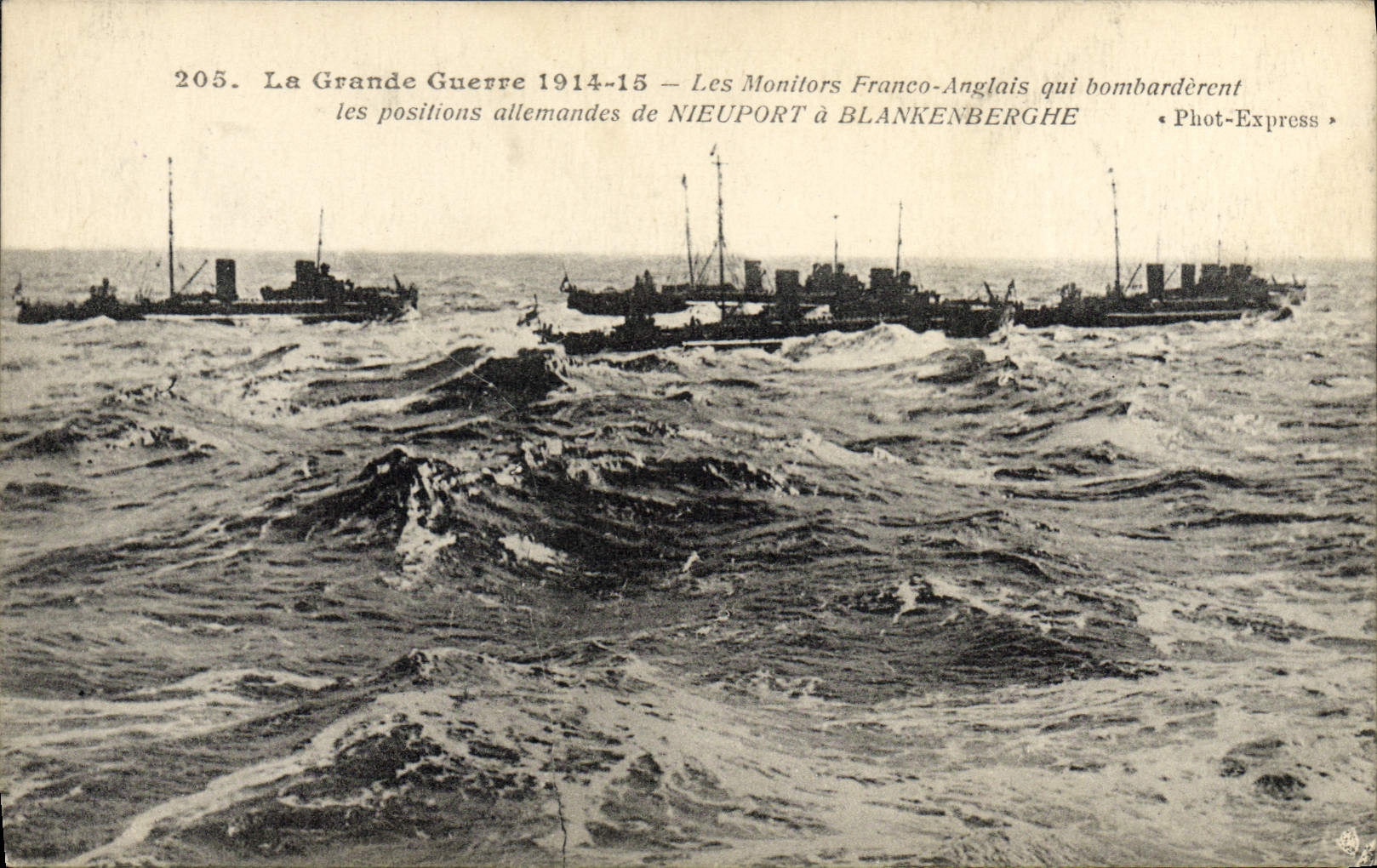 Les Monitors Franco-Anglais qui bombardèrent les positions allemandes de NIEUPOORT à BLANKENBERGHE — Phot-Express n°205