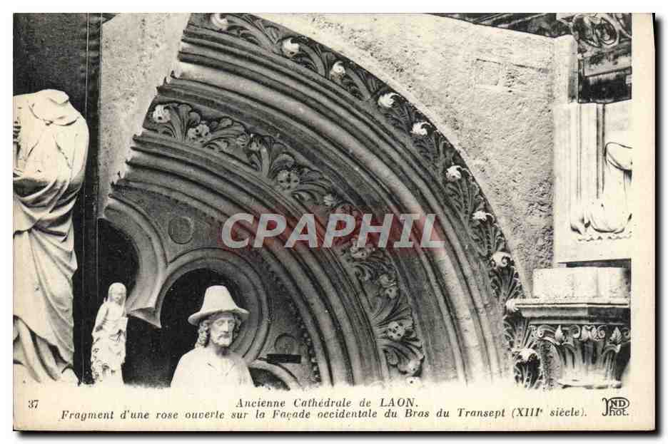 Ancienne Cathédrale de LAON — Fragment d'une rose ouverte sur la Façade occidentale du Bras du Transept (XIIIe siècle) — ND Phot.