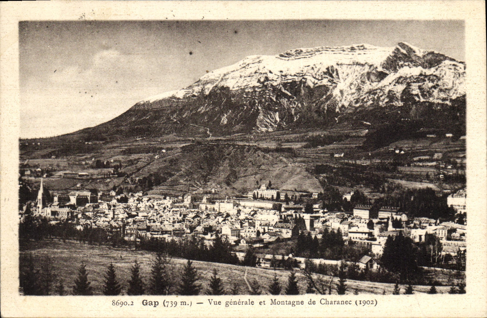 Gap (739 m.) — Vue générale et Montagne de Charanec (1902) — Éditeur non identifié, n° de série 8690.2