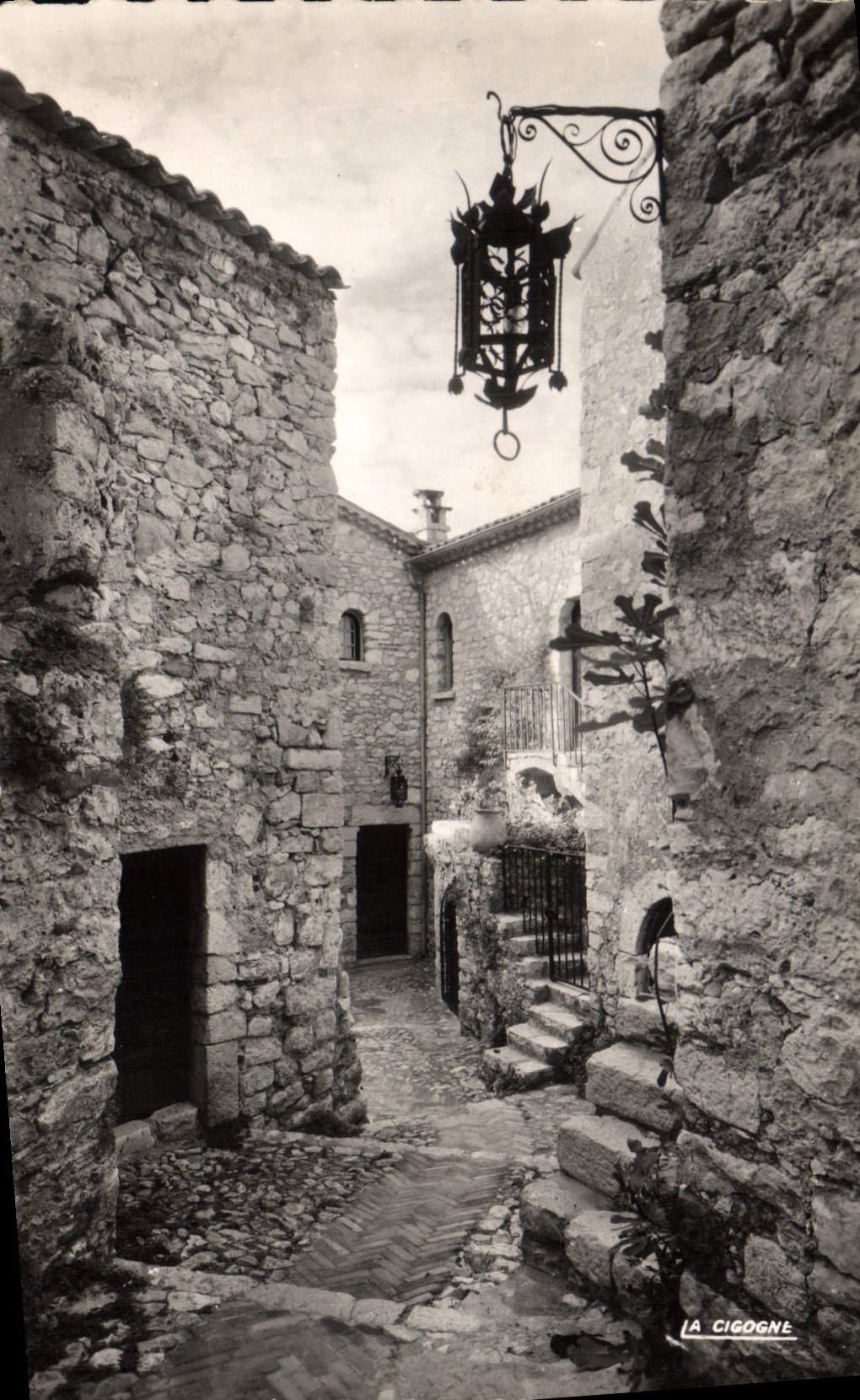 Éze (A.M.) — Le vieux village et la vieille lanterne — Éditions Véritable