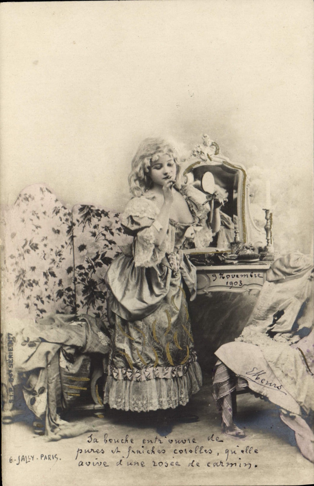 Jeune femme se maquillant — Série 6 — JALY, PARIS