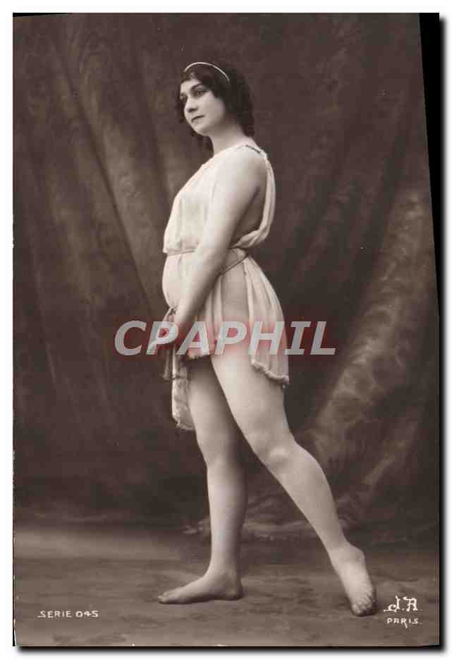 Frau im Tanzkostüm — Serie 045 — d'A Paris