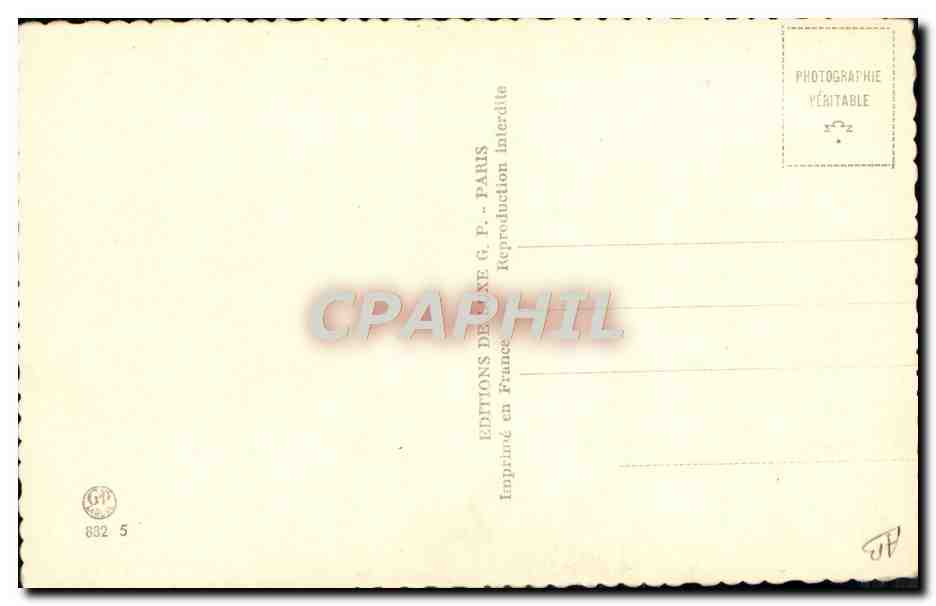 Mujer desnuda sentada sobre un cojín de terciopelo — Ediciones G.P. París — Reverso