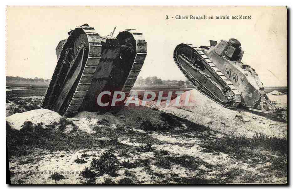 CPA Militaria Tank Chars Renault en terrain accidente