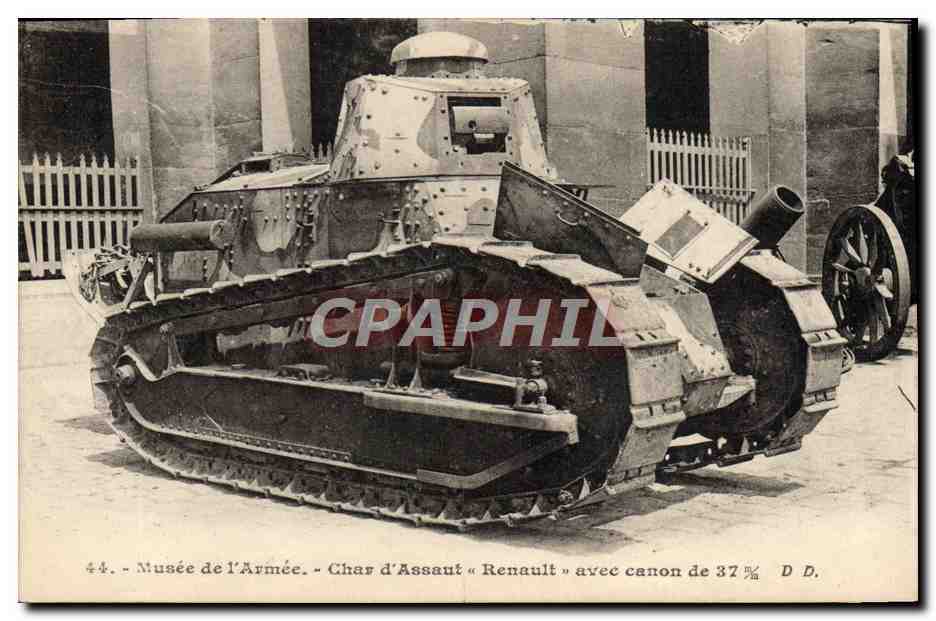 CPA Militaria Tank Paris Musee de l'armee Char d'assaut Renault avec canon de 37
