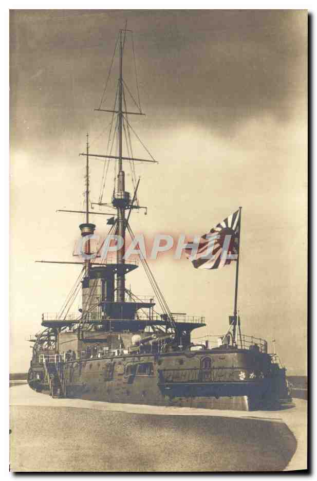 Bateau de guerre japonais — drapeau du Soleil levant — éditeur inconnu, n° de série non visible
