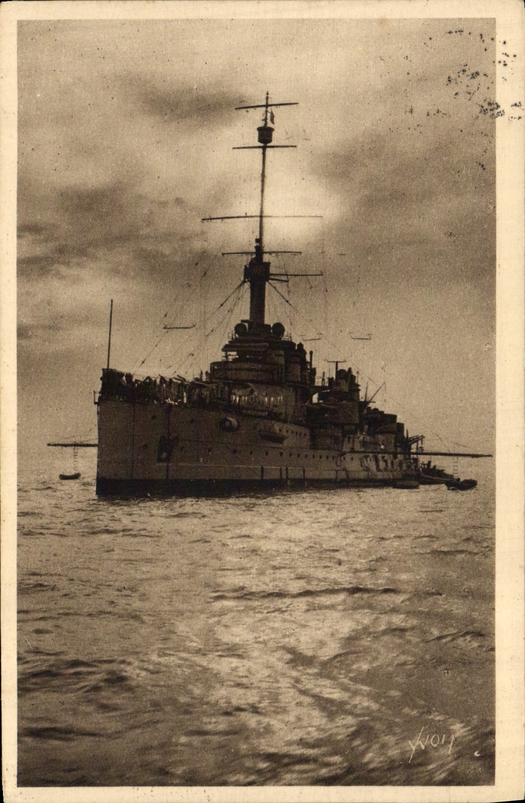 CPA Bateau Guerre Brest Cuirasse en rade