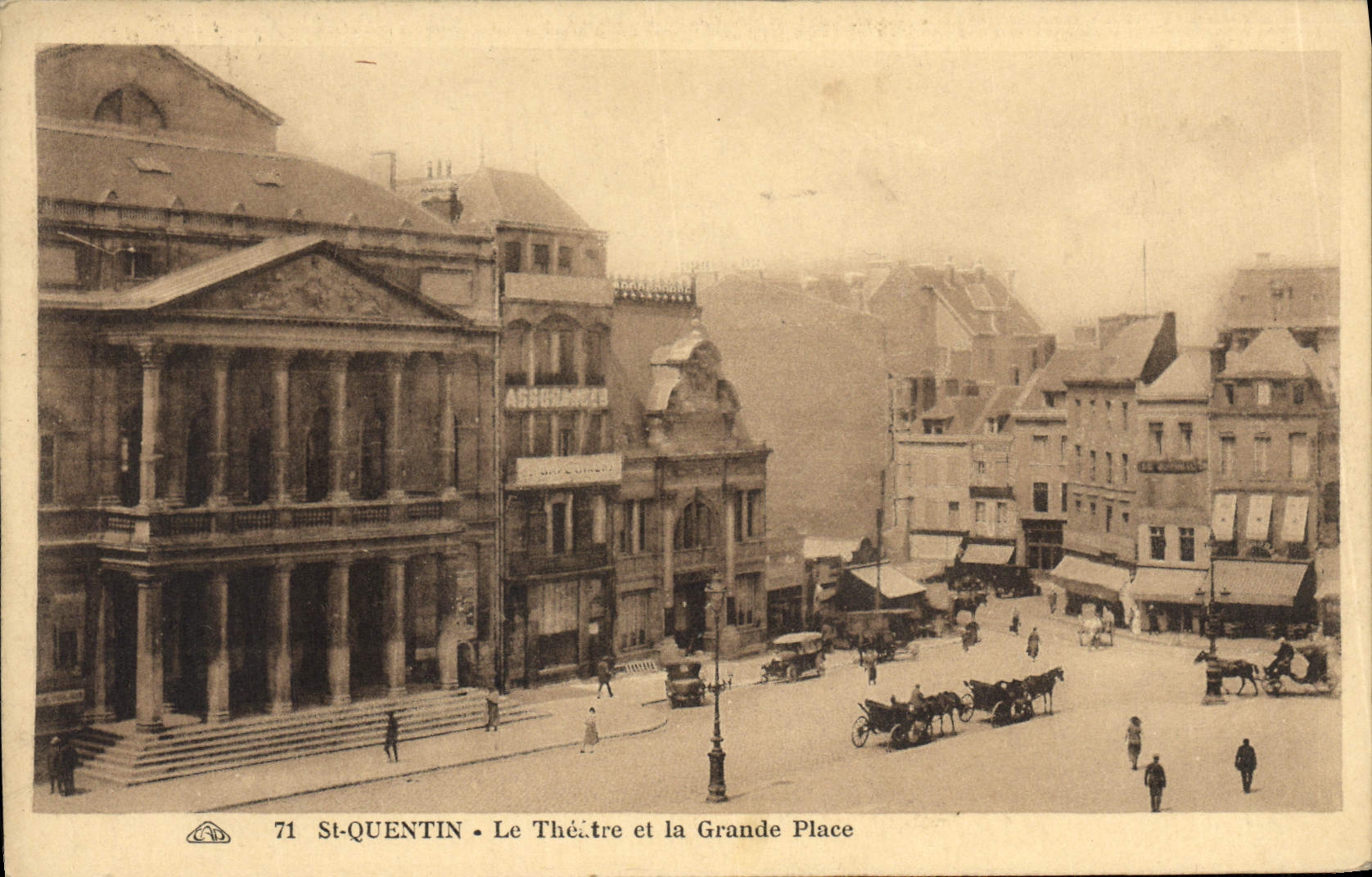 CPA Le theatre et la grande place St Quentin