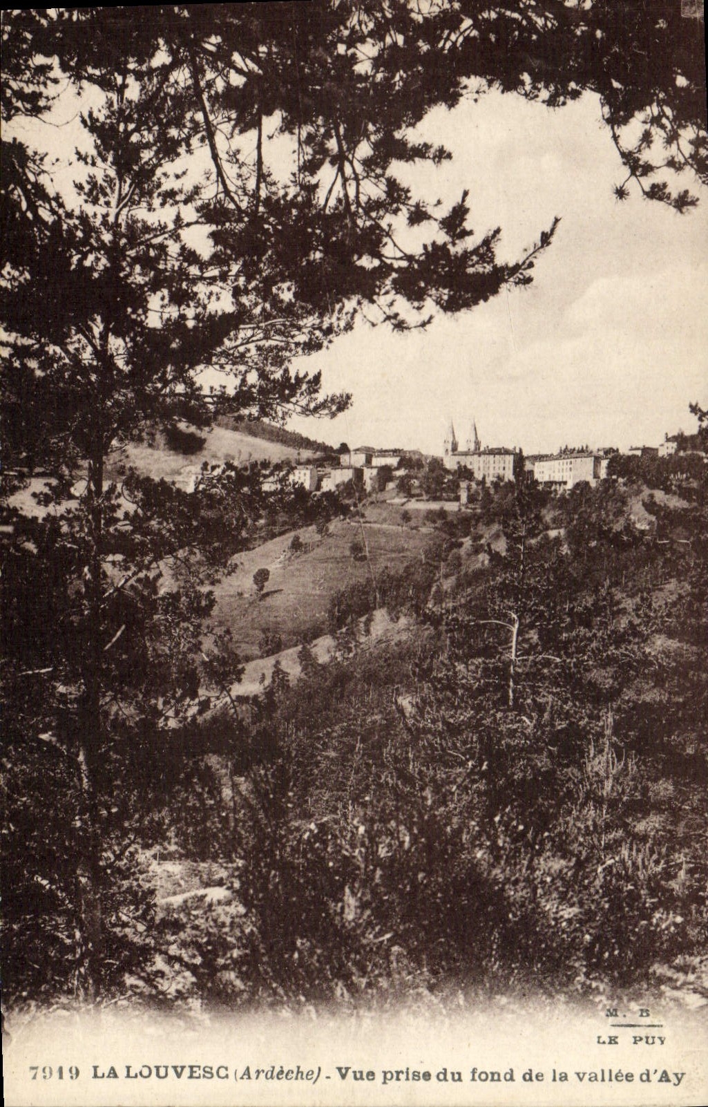 La Louvesc (Ardèche) — Vue prise du fond de la vallée d'Ay — M. B. Le Puy