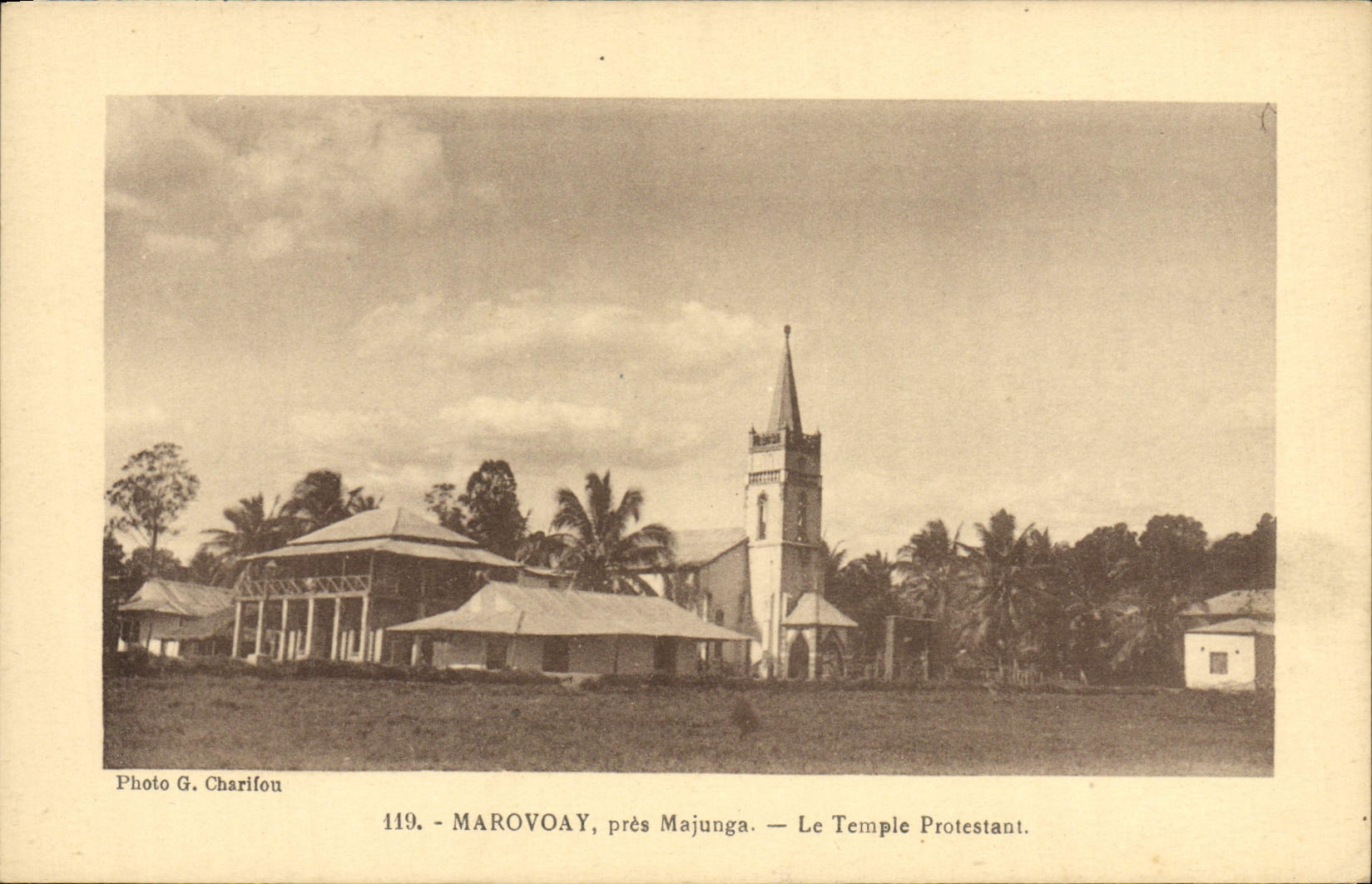 Marovoay, près Majunga — Le Temple Protestant — Photo G. Charlfou, n°119