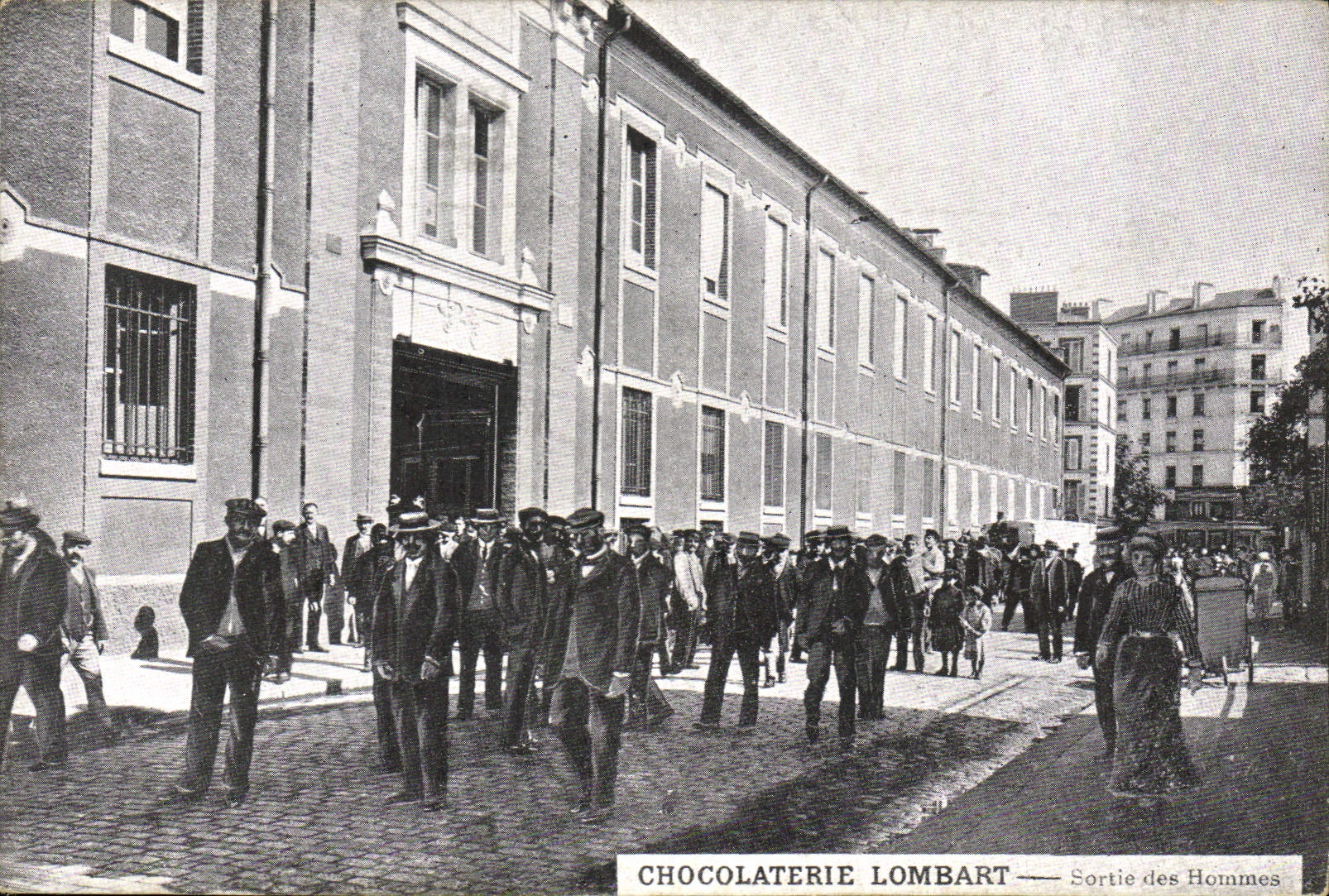 CPA Chocolaterie Lombart Sortie des hommes