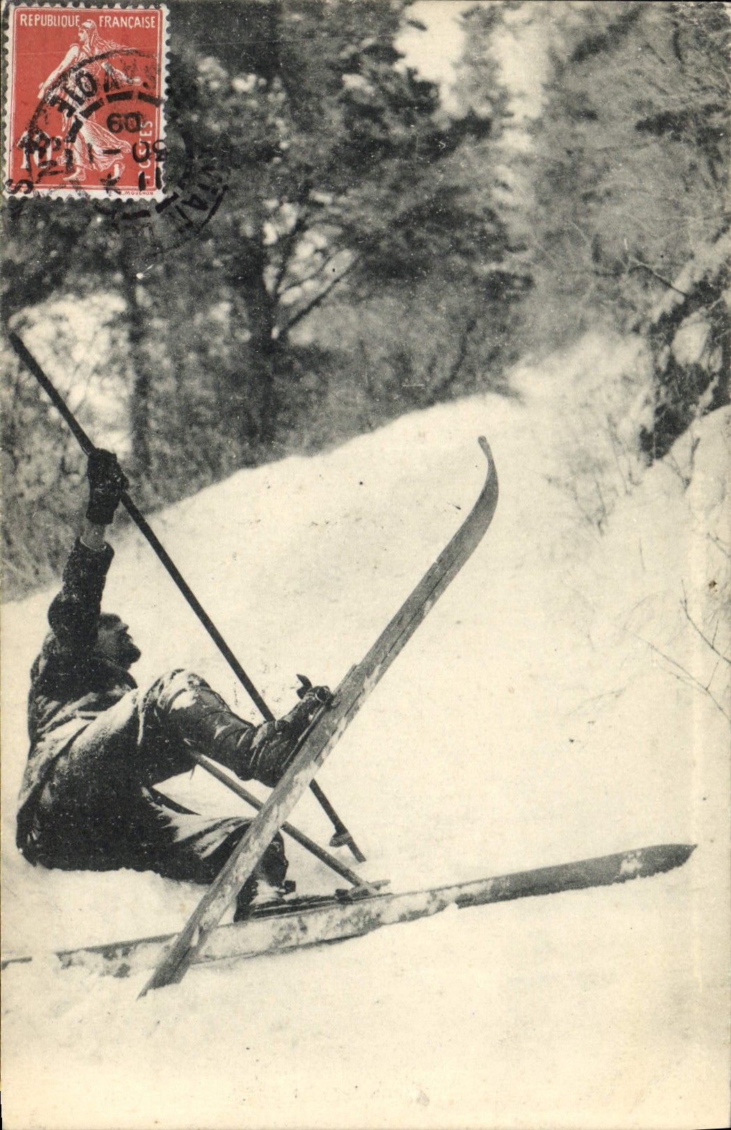 Skieur en descente — Éditeur non visible — n° de série non visible